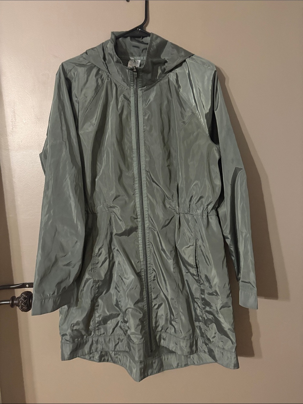 Women's Lightweight Hooded Athletic windbreaker jacket in green